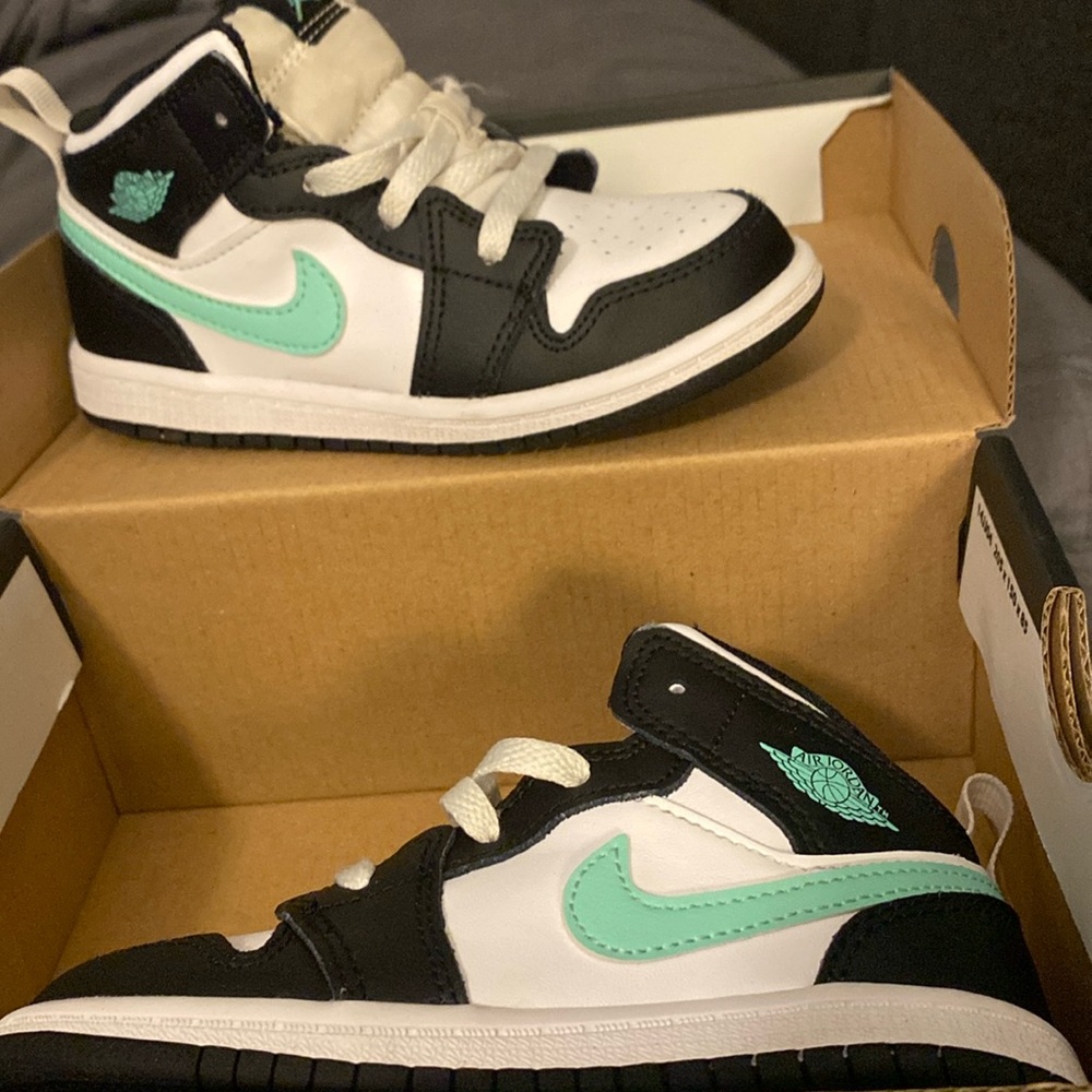 Jordan 1 Mid